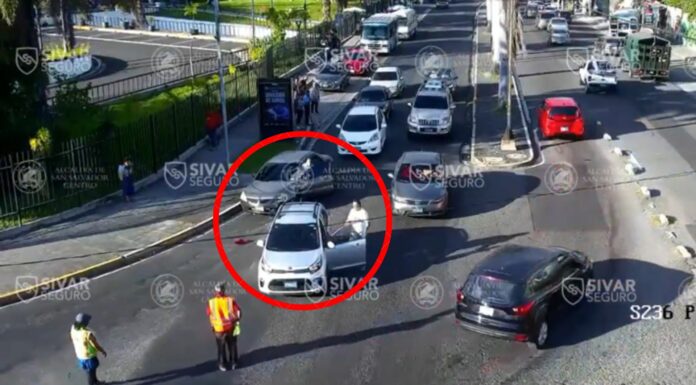 Un nuevo caso de imprudencia al volante fue captado por las cámaras de Sivar Seguro, instaladas sobre la avenida Los Andes.