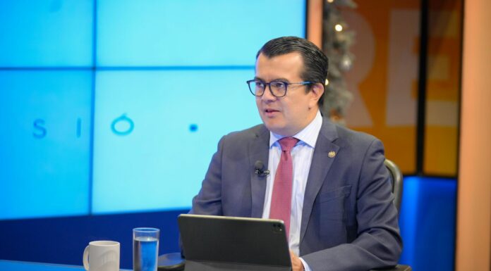 Fernando López precisó que la actividad es producto de fallas geológicas y que así como podría durar una semana, puede extenderse a más.