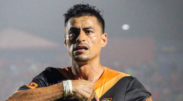 El capitán de Águila, Darwin Cerén seguirá con el equipo emplumado, quien fue pieza clave del equipo para llegar lejos en las diversas competiciones.