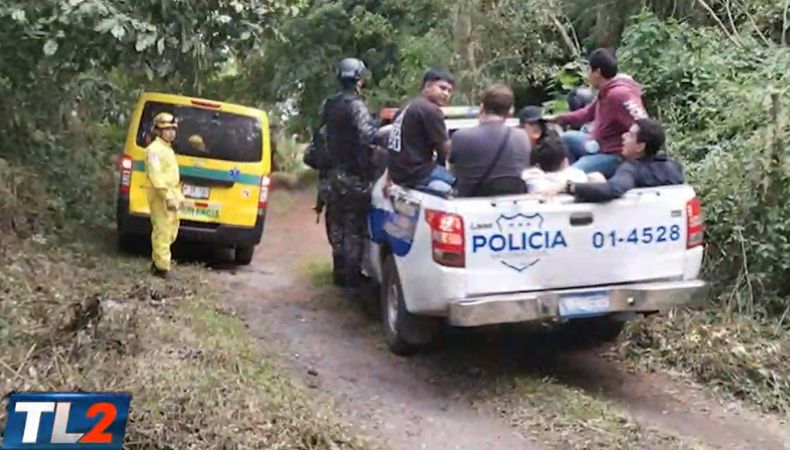 En horas de la tarde, las autoridades localizaron a turistas que se habían extraviado en las faldas del volcán de San Salvador.
