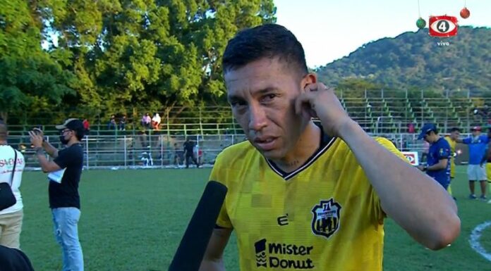 La séptima vez fue la vencida para Carlos Anzora, jugador de 11 Deportivo.