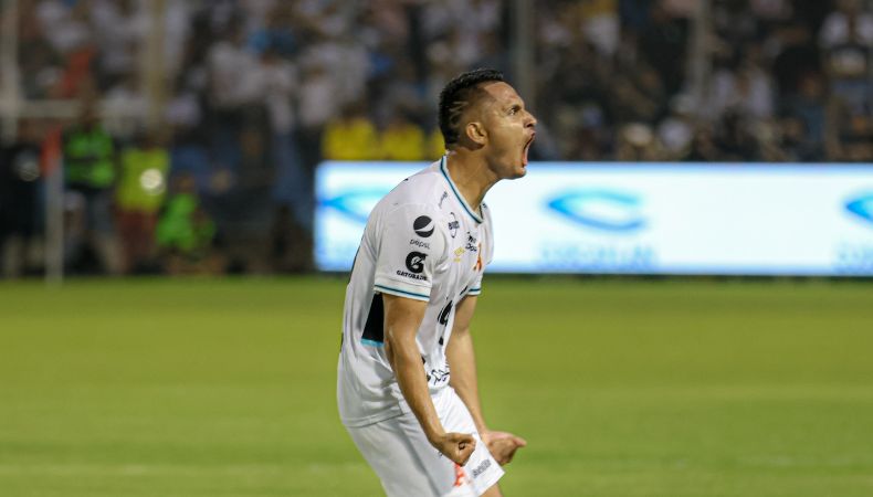 El delantero Emerson Mauricio seguirá vistiendo la camiseta de Alianza.