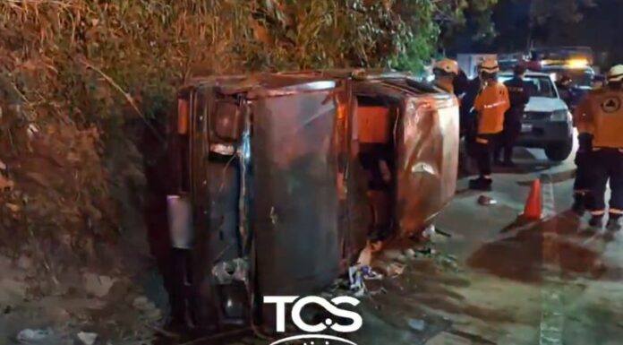 A estas horas de la noche, se reporta un fuerte accidente de tránsito en la carretera Troncal del Norte, que dejó varios lesionados.