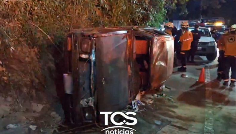 A estas horas de la noche, se reporta un fuerte accidente de tránsito en la carretera Troncal del Norte, que dejó varios lesionados.