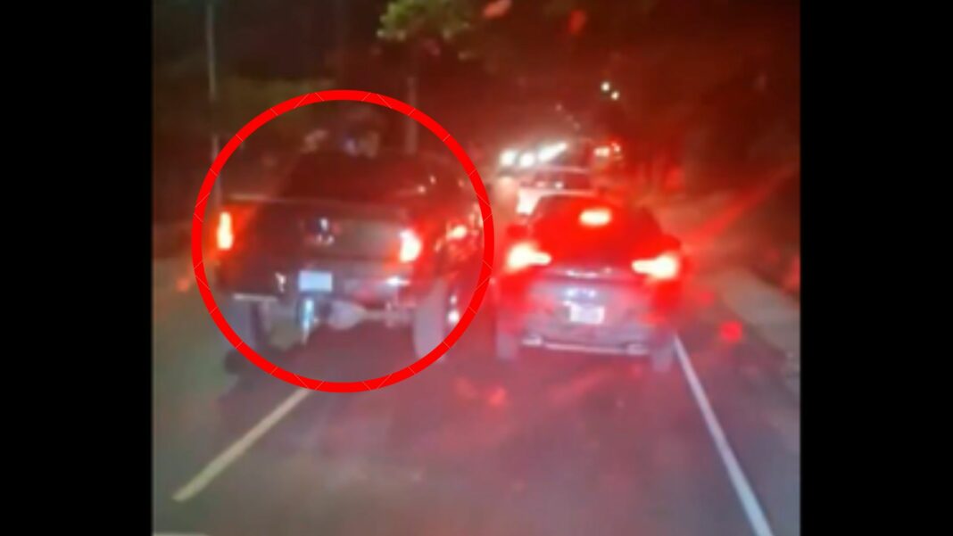 En redes sociales circuló un hecho de intolerancia en la vía, en el cual, el conductor deberá pagar cinco infracciones.