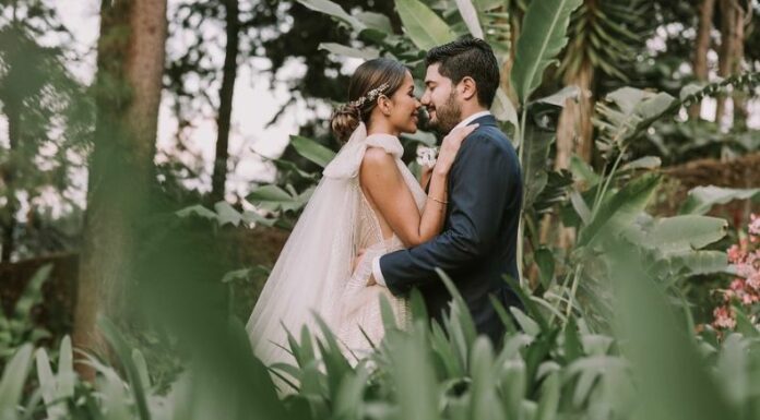 Alejandra Retana comparte con todos los televidentes salvadoreños que en este 17 de diciembre festeja segundo año de casada.