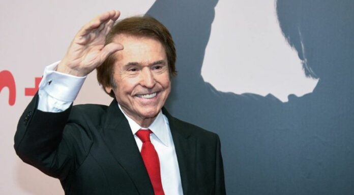 El cantante español, Raphael sufrió un fallo cerebrovascular en pleno rodaje y tuvo que ser atendido de urgencia.