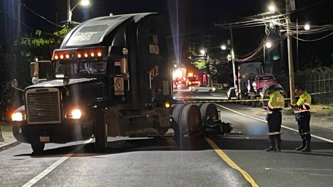 Un motociclista de 28 años murió sobre el kilómetro 12 de la carretera Panamericana, a la altura del desvío de Apulo, en Ilopango.