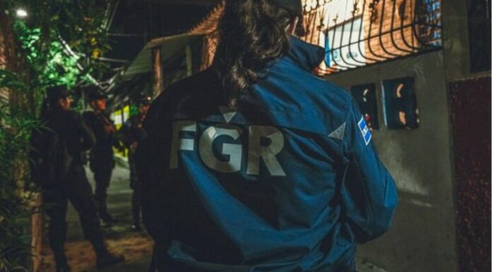Esta madrugada, la FGR giró ocho órdenes de captura contra varios sujetos vinculados a varios delitos de estafa.