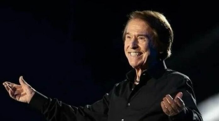 Raphael será trasladado al Hospital Universitario 12 de Octubre tras descartar un ictus y tendrá que ser sometidos a más estudios.