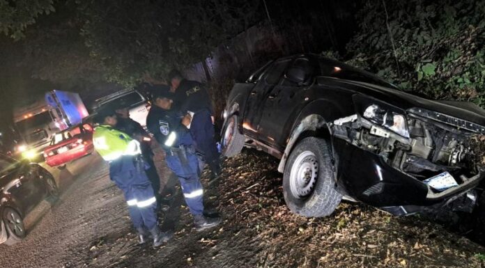 La Policía Nacional Civil (PNC) reportó que un motociclista y su acompañante perdieron la vida en un accidente en La Libertad Costa.