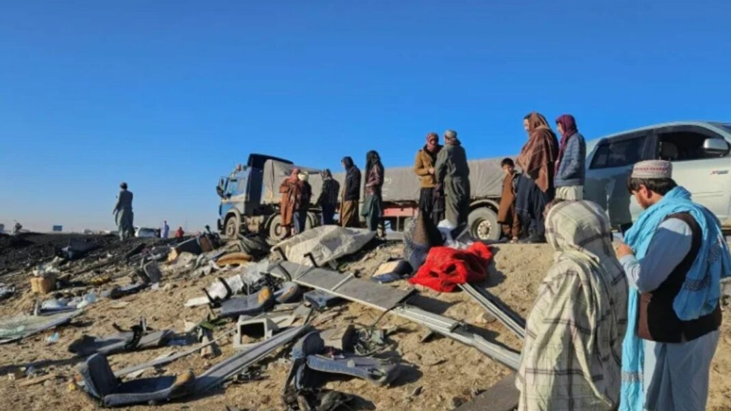65 personas se encuentran heridas tras dos accidentes de autobuses en una carretera del centro de Afganistán.
