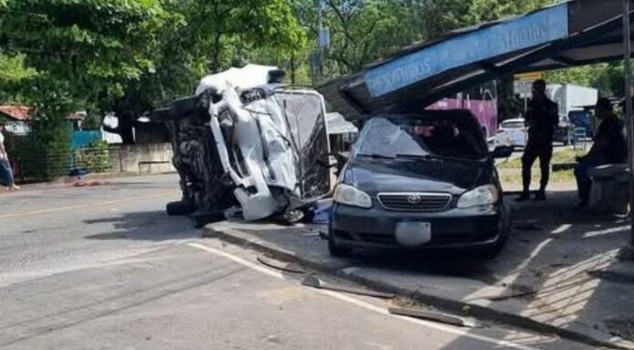 La Policía Nacional Civil (PNC) reportó que un accidente de tránsito dejó a tres personas lesionadas en La Unión.