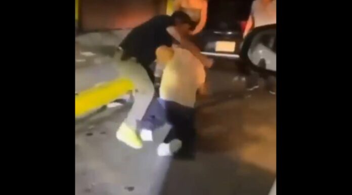 La PNC capturó a dos hombres por realizar una pelea en una calle concurrida de San Vicente en horas de la noche de ayer.