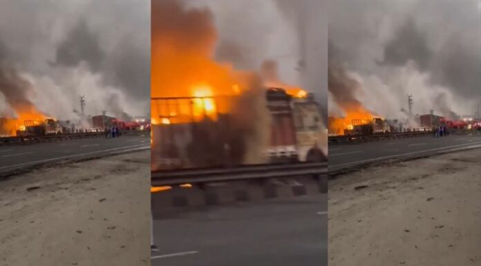 Un fatal accidente de un camión cisterna en India, desencadenó la muerte de varias personas y la expansión de un incendio de 40 carros.