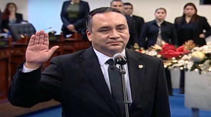 Con 57 votos a favor, los diputados reeligieron a Rodolfo Delgado como Fiscal General de la República para el periodo 2025-2028.