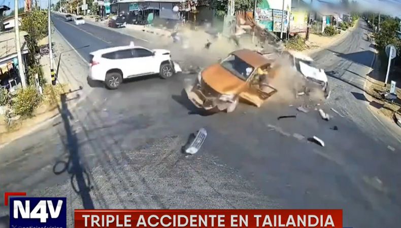 Un triple accidente mortal se hizo viral en redes sociales en Tailandia, debido al impacto de los vehículos involucrados.