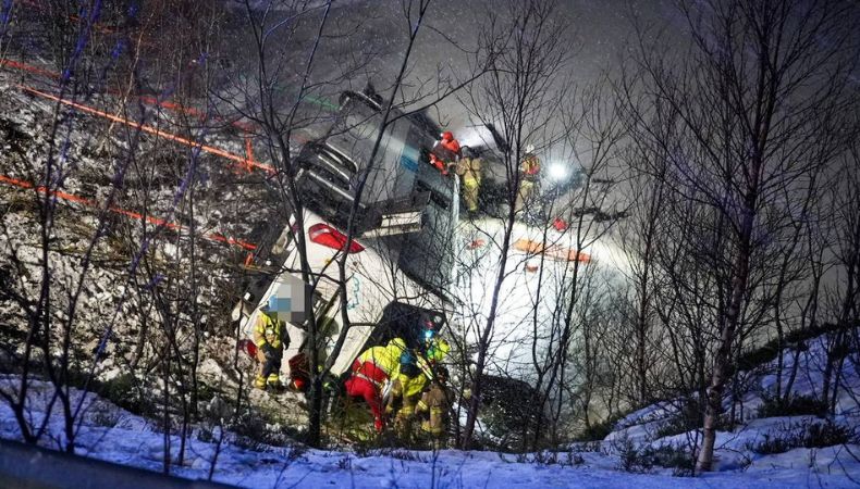 Un grave accidente de autobús cobró la vida al menos tres personas en municipio de Hadsel, localizado en Noruega.