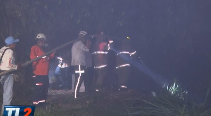 El Cuerpo de Bomberos informó que sofocó un incendio en maleza seca registrado en la colonia IVU, de San Salvador.