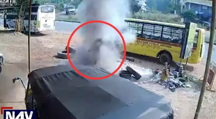 En la India, un joven que se encontraba reparando la llanta de un autobús salió volando, por lo que resultó lesionado.