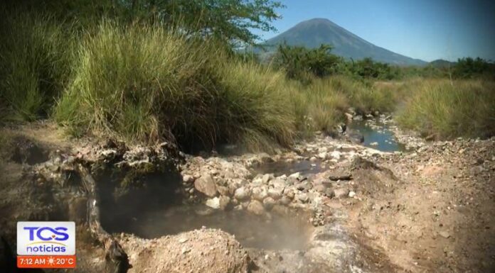 En las faldas del Volcán del Chaparrastique se pueden explorar los ausoles de Chilanguera. Un recorrido extremo entre agua caliente.