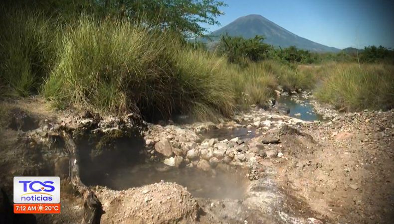 En las faldas del Volcán del Chaparrastique se pueden explorar los ausoles de Chilanguera. Un recorrido extremo entre agua caliente.
