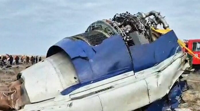 Azerbaijan Airlines anunció hoy que suspenderá sus vuelos hacia siete ciudades rusas mientras se esclarezcan las causas del accidente aéreo.