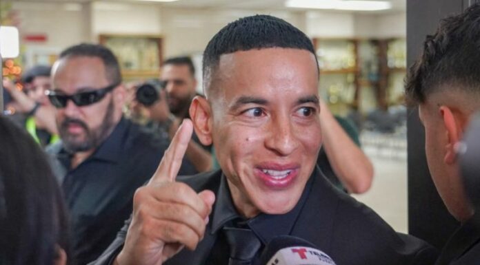 Daddy Yankee y sus abogados solicitaron desacato en contra de Mireddys Gonzalez y su hermana, por incumplimiento de acuerdo.