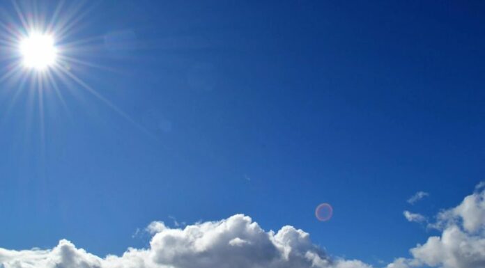 Para este último fin de semana del año, se pronostica un ambiente caluroso, con cielo de poco a medio nubado. Además, algunas lluvias se registrarán en diferentes puntos del país.