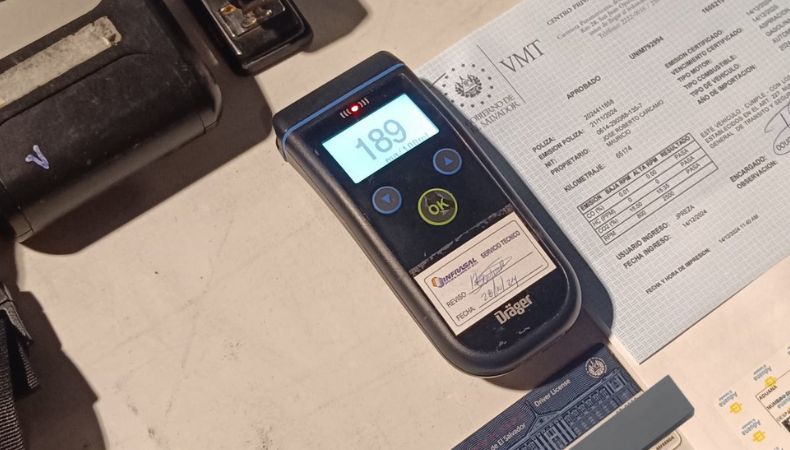 Las autoridades reportaron que durante las últimas horas, detuvieron a 18 conductores peligrosos en diferentes controles vehiculares.