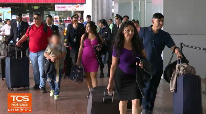 Son miles de salvadoreños que arriban a El Salvador para recibir el 2025 junto a sus familiares. Un viaje que tiene como objetivo disfrutar de las comidas y costumbres.