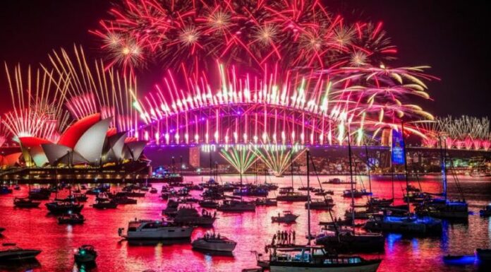 En el otro lado del mundo ya son varios los países que han dado la bienvenida al 2025. Los fuegos artificiales han pintado los cielos.