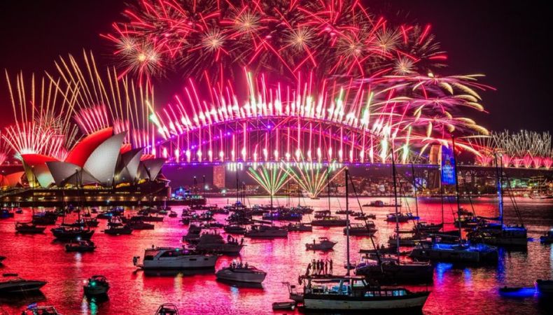 En el otro lado del mundo ya son varios los países que han dado la bienvenida al 2025. Los fuegos artificiales han pintado los cielos.