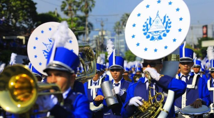 El Año Nuevo se recibirá con un desfile a cargo de la Banda El Salvador, que han preparado un show para dar la bienvenida al 2025.
