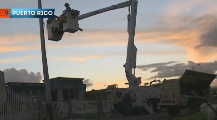 Buena parte de la isla de Puerto Rico recibirá el 2025 en medio de un apagón masivo. Las autoridades piden el restablecimiento del servicio.
