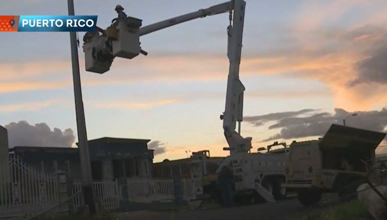 Buena parte de la isla de Puerto Rico recibirá el 2025 en medio de un apagón masivo. Las autoridades piden el restablecimiento del servicio.
