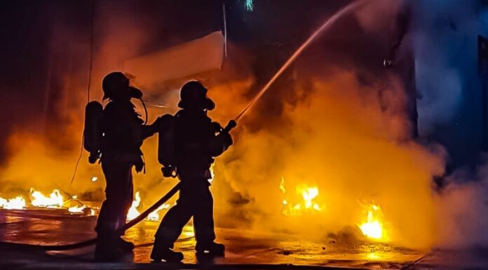 El Cuerpo de Bomberos reportó al menos dos incendios en terrenos con maleza seca, uno estructural y uno más en cables del tendido eléctrico.