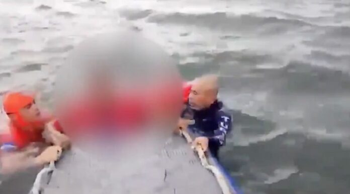 Agentes de la Politur rescataron a un hombre de 24 años que estaba a punto de ahogarse en la playa Metalío, Sonsonate.