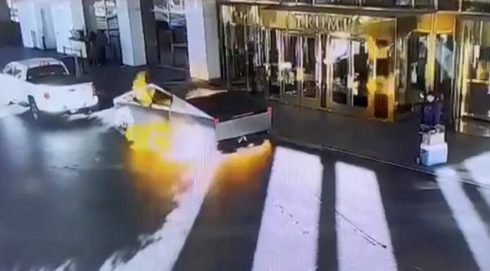 El vehículo estalló frente a un Trump International Hotel apenas unas horas después de un atropello masivo en Nueva Orleans.