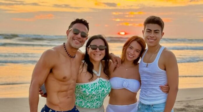 Billy Calderón le dio la bienvenida al 2025, rodeado de sus familiares bajo la belleza de la playa Costa del Sol.
