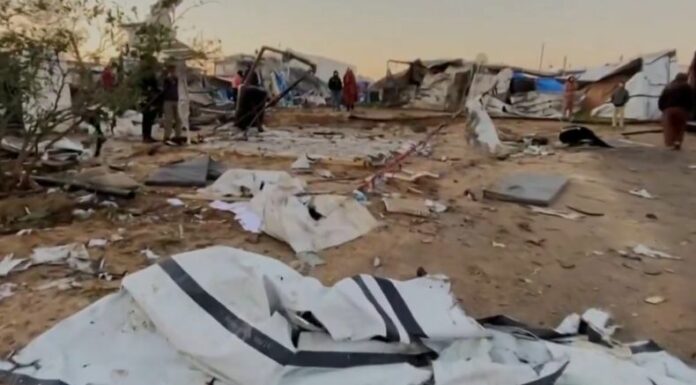 Las tropas israelíes lanzaron bombardeos este 2 de enero en una zona que ha sido declarada humanitaria en el sur de Gaza.