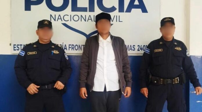 Es un ciudadano salvadoreño, líder de la secta Lev Tahor, acusado por abuso de menores de edad y narcotráfico en Guatemala.