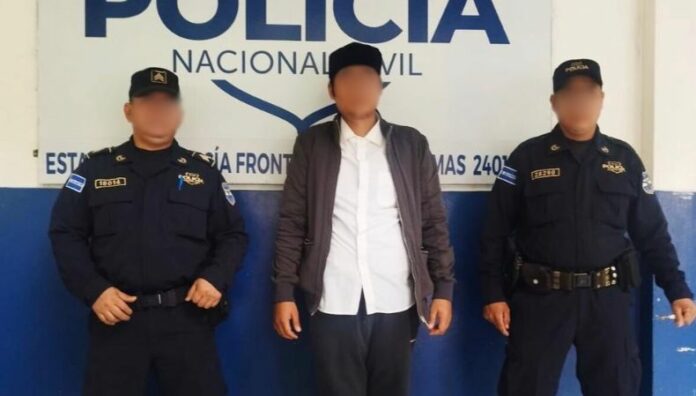 Arrestan en El Salvador a líder de secta judía Lev Tahor de Guatemala Es un ciudadano salvadoreño, líder de la secta Lev Tahor, acusado por abuso de menores de edad y narcotráfico en Guatemala.