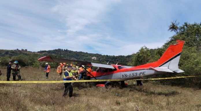 Autoridades informaron que los lesionados se encuentran estables tras el accidente de avioneta en Ilopango.