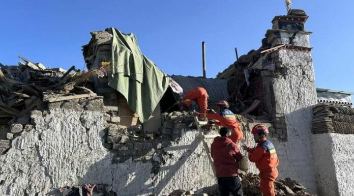 Alrededor de 120 personas fallecidas dejó un potente terremoto magnitud dejado el fuerte terremoto de 7.1 registrado en el Tíbet. Por el momento continúa la búsqueda de personas desaparecidas.