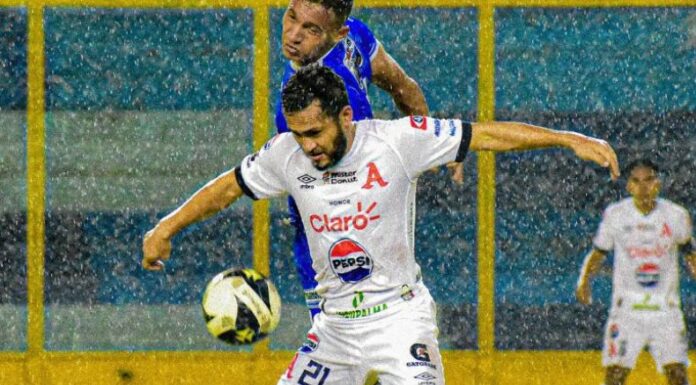 El mediocampista deja a los albos después de siete años para regresar a Metapán.