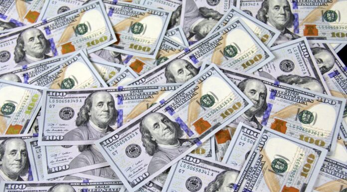 La agencia Fitch Ratings anunció hoy que mejoró la calificación de El Salvador, desde 'CCC+' a 'B-' con perspectiva estable.