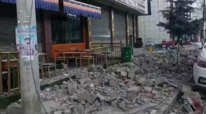 Equipos de rescatistas continuaban este miércoles con la búsqueda de sobrevivientes del devastador terremoto en la región del Tíbet.