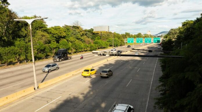 Desde las cero horas que inició el sistema de fotomultas, las autoridades ya recuentan al menos 12 infractores en el Bulevar Monseñor Romero.