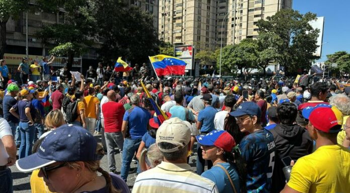 A un día de la toma de posesión de Nicolás Maduro, los opositores venezolanos se movilizan en las calles para protestar en su contra.